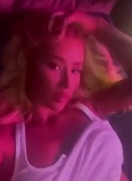 Iggy Azalea porn video shows pussy tease