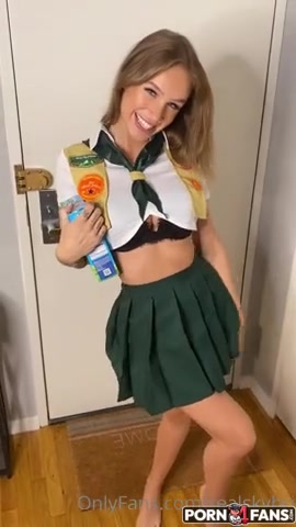 Sky Bri onlyfans video blowjob and fucking on bed!